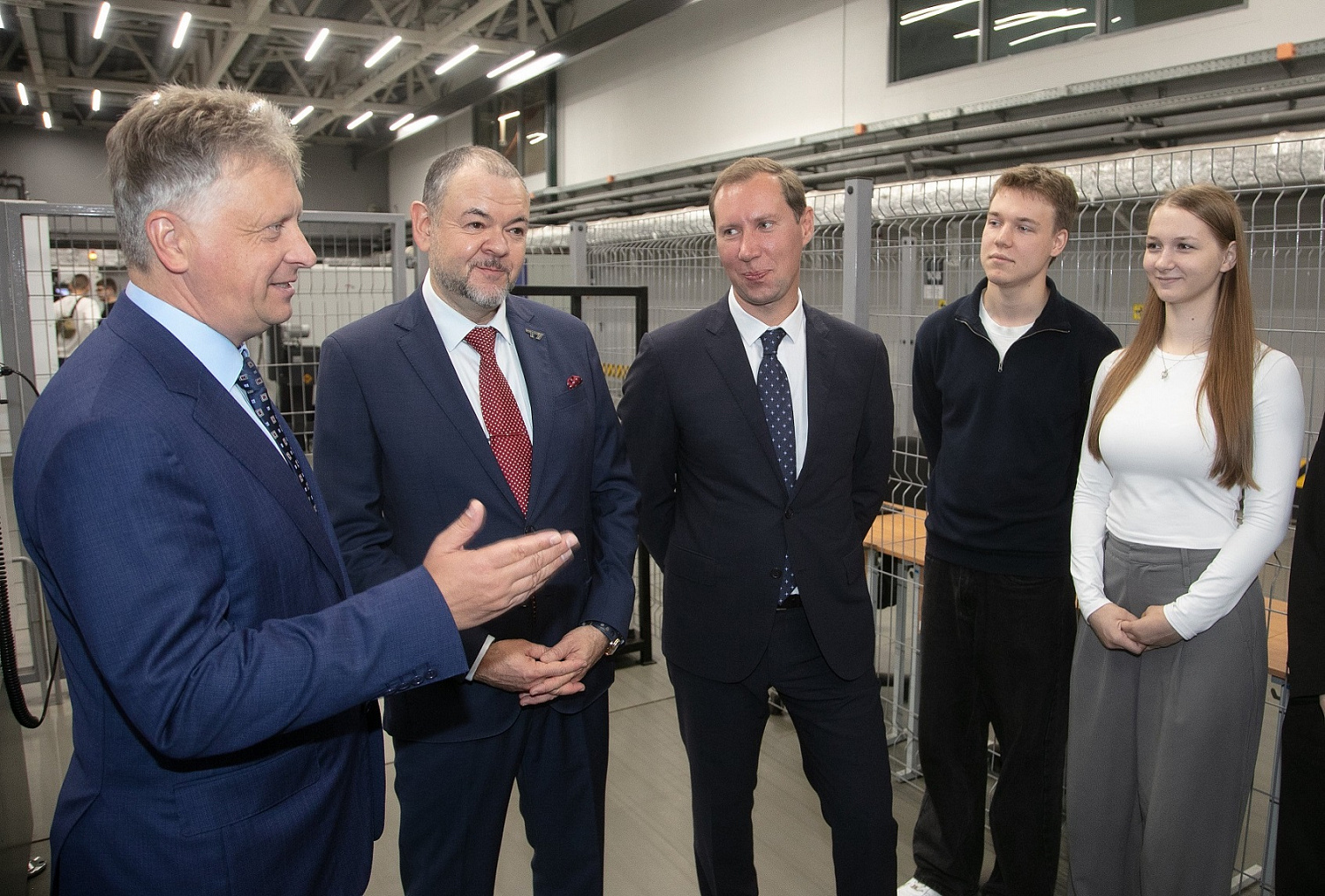 «ГИБРИДТЕХ» И АВТОВАЗ РАЗРАБАТЫВАЮТ ПЕРВЫЙ РОССИЙСКИЙ РОБОТИЗИРОВАННЫЙ КОМПЛЕКС УЛЬТРАЗВУКОВОЙ СВАРКИ ДЛЯ ДЕТАЛЕЙ ИНТЕРЬЕРА LADA